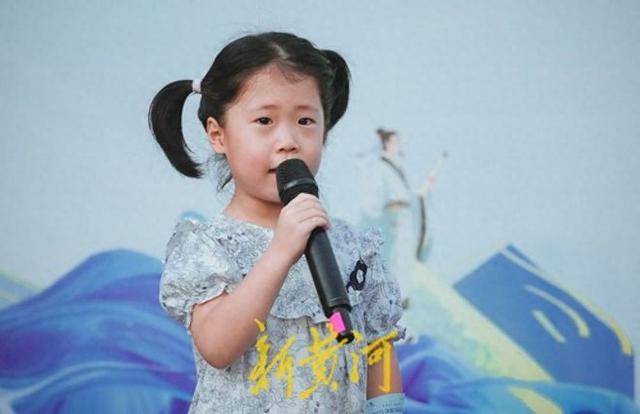 五岁萌娃闯进擂台赛第二关，话都说不全的年纪熟背二百首诗词