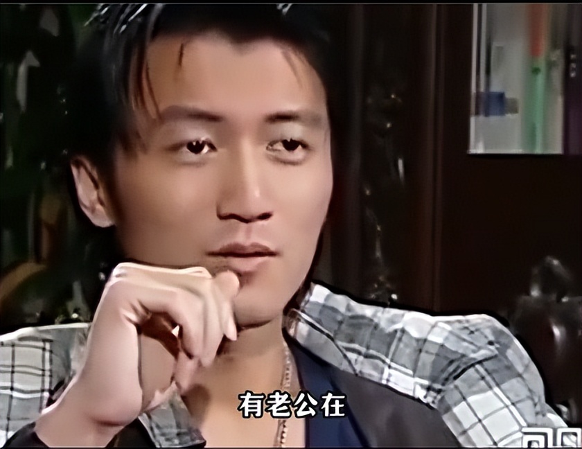 做谢霆锋背后女人23年，赴美生子，如今53岁和女儿同框成人生赢家