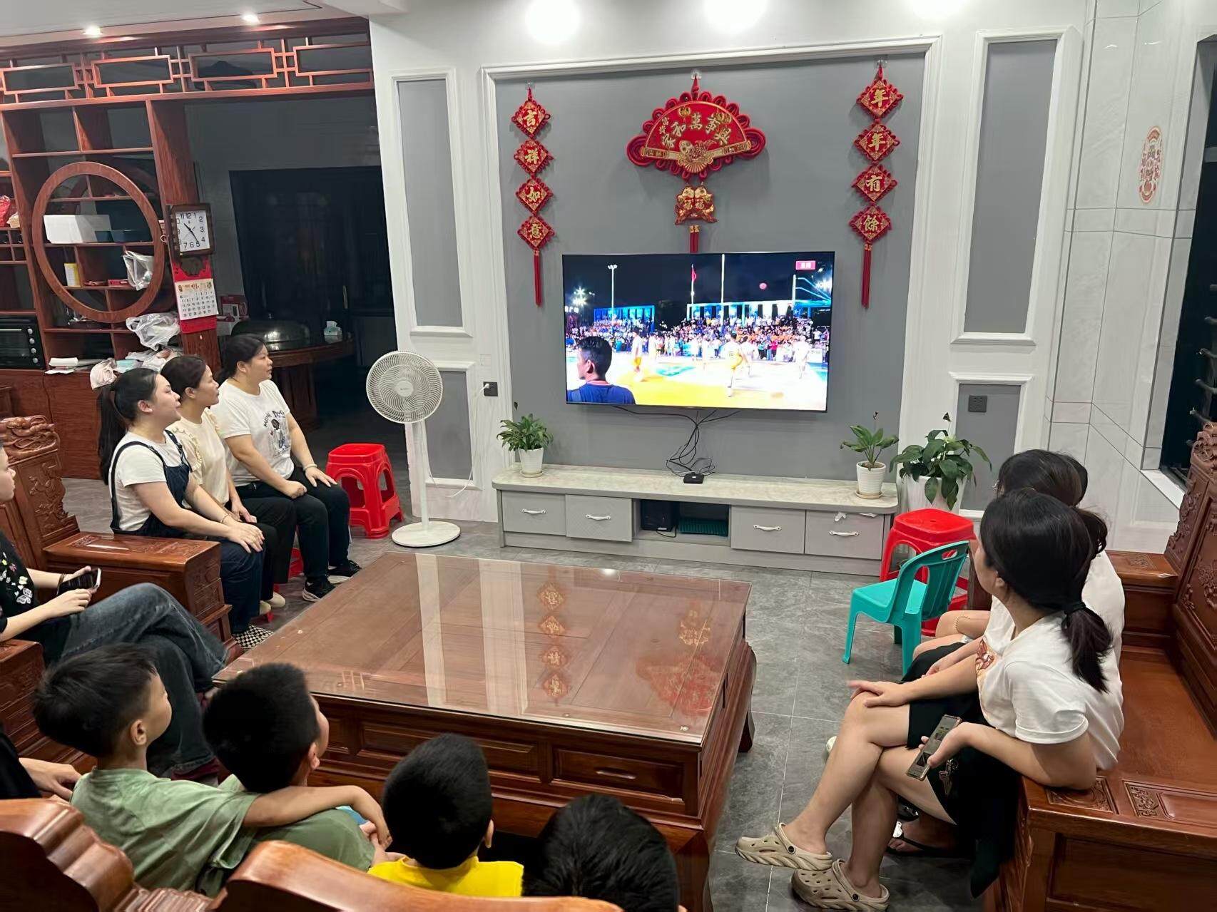 带着特产打比赛！茂名电白“镇BA”火爆出圈