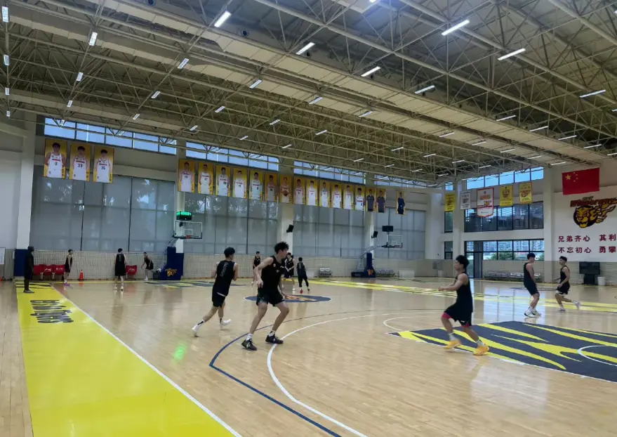 广东6人离队！他们训练馆照片被撤下 莫兰德重返辽宁 3位教练被挖走