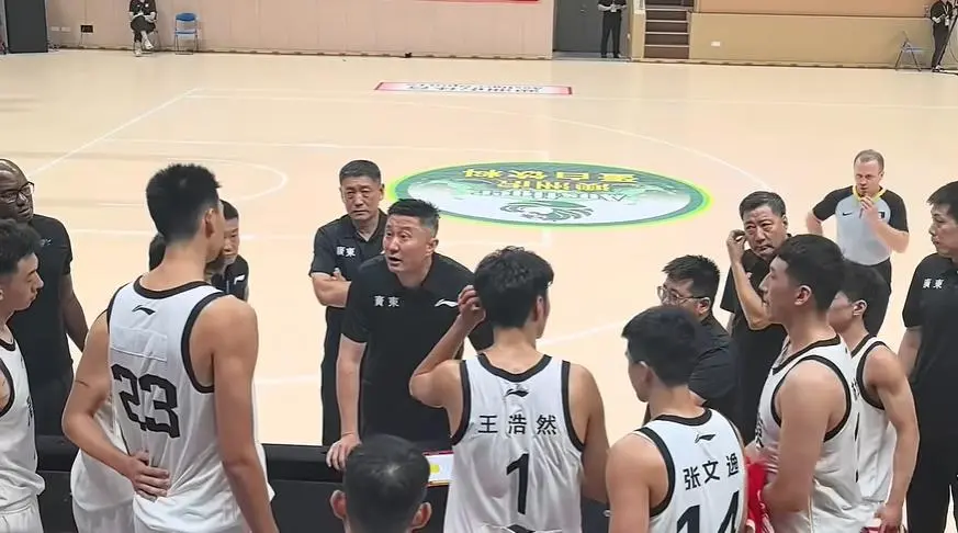 矛盾爆发！广东小将公开反抗杜锋，场边争吵不断，杜润旺果断出手