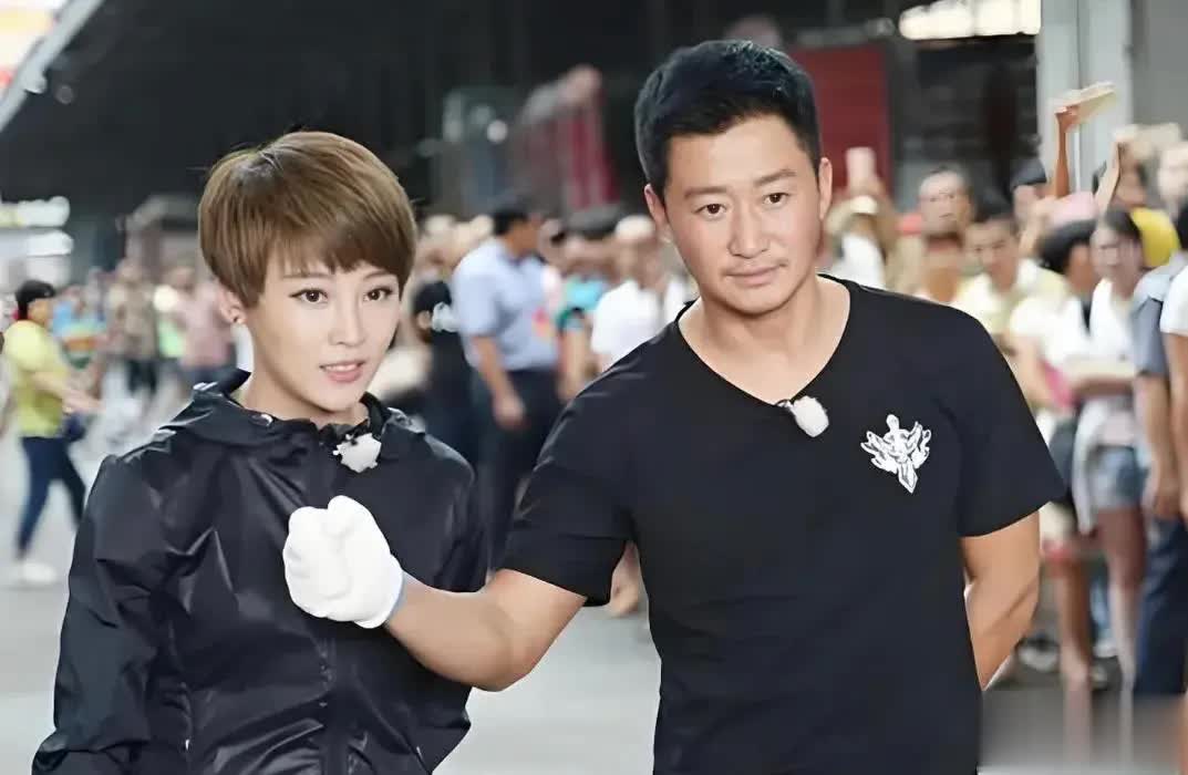 谢楠晒五年级儿子肌肉照：“迷你战狼”育儿是励志还是内卷？
