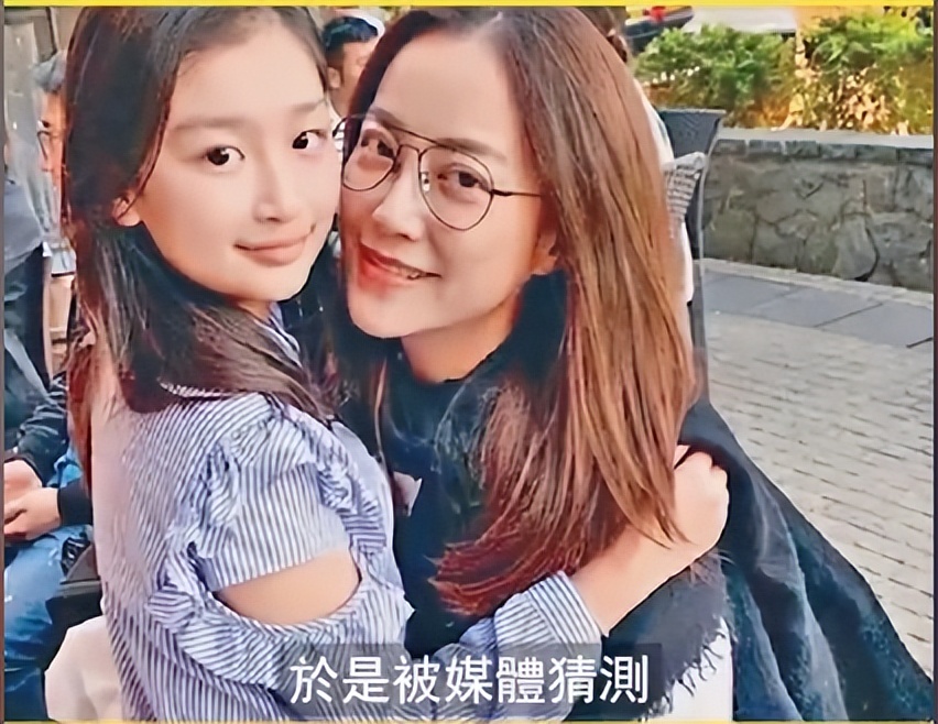 做谢霆锋背后女人23年，赴美生子，如今53岁和女儿同框成人生赢家