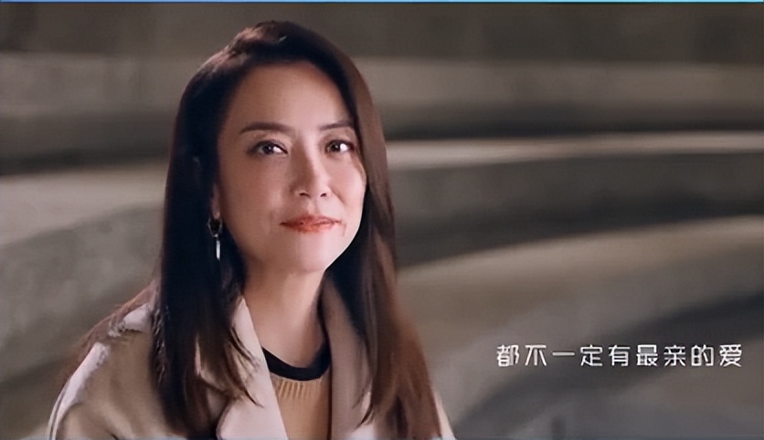 做谢霆锋背后女人23年，赴美生子，如今53岁和女儿同框成人生赢家