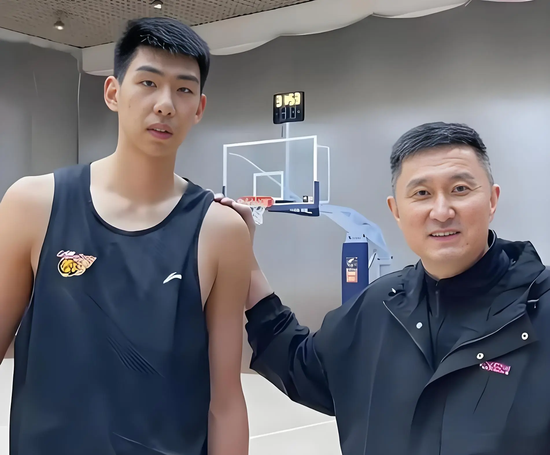 孤勇者！徐昕顶撞杜锋真因曝光 杜锋太不地道 网友支招徐昕申请交易