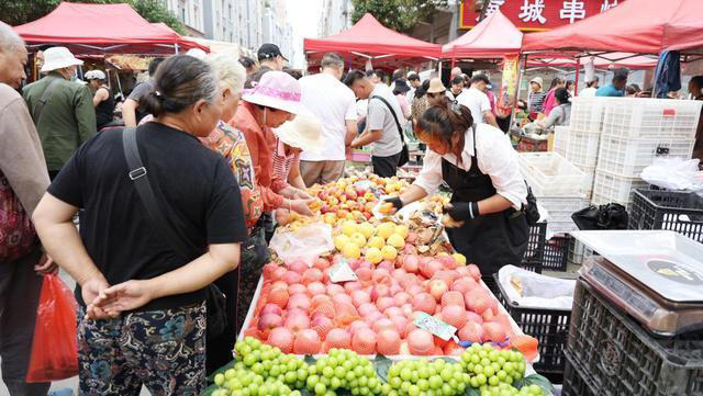 麒麟区益宁街道：“白+黑”绘就烟火经济新图景
