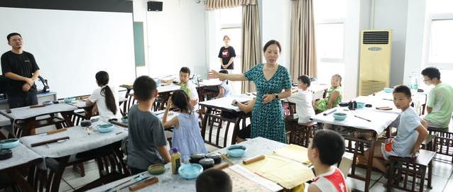 112个孩子暑期嗨翻天，学校夏令营火爆开班，家长直呼太省心