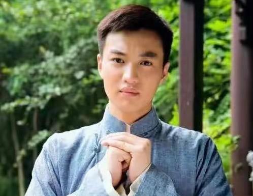 五年恋情被抛弃，他遇真爱幸福满满，她却为富豪梦债台高筑