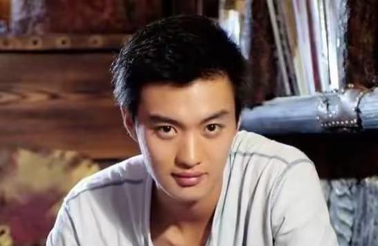 五年恋情被抛弃，他遇真爱幸福满满，她却为富豪梦债台高筑