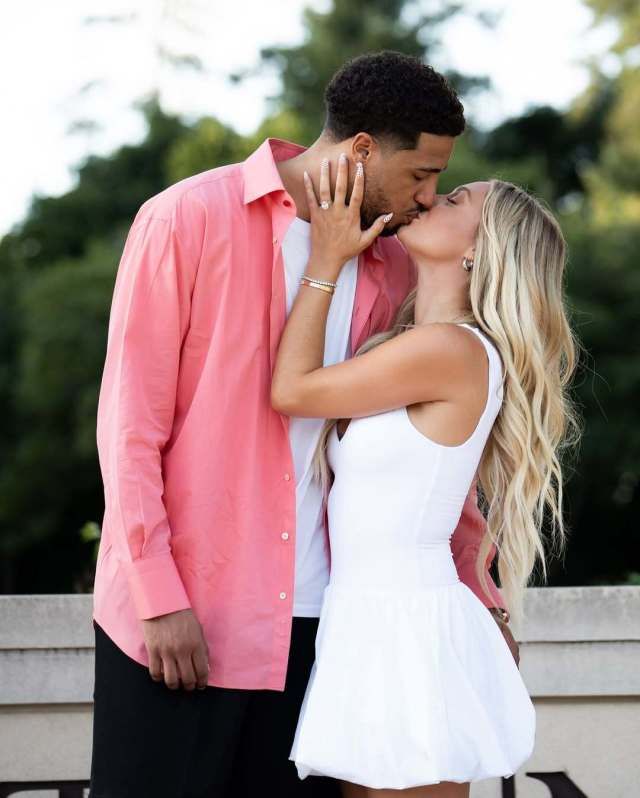 恭喜哈利伯顿！穿保护靴向女友琼斯求婚成功 杜兰特为他点赞