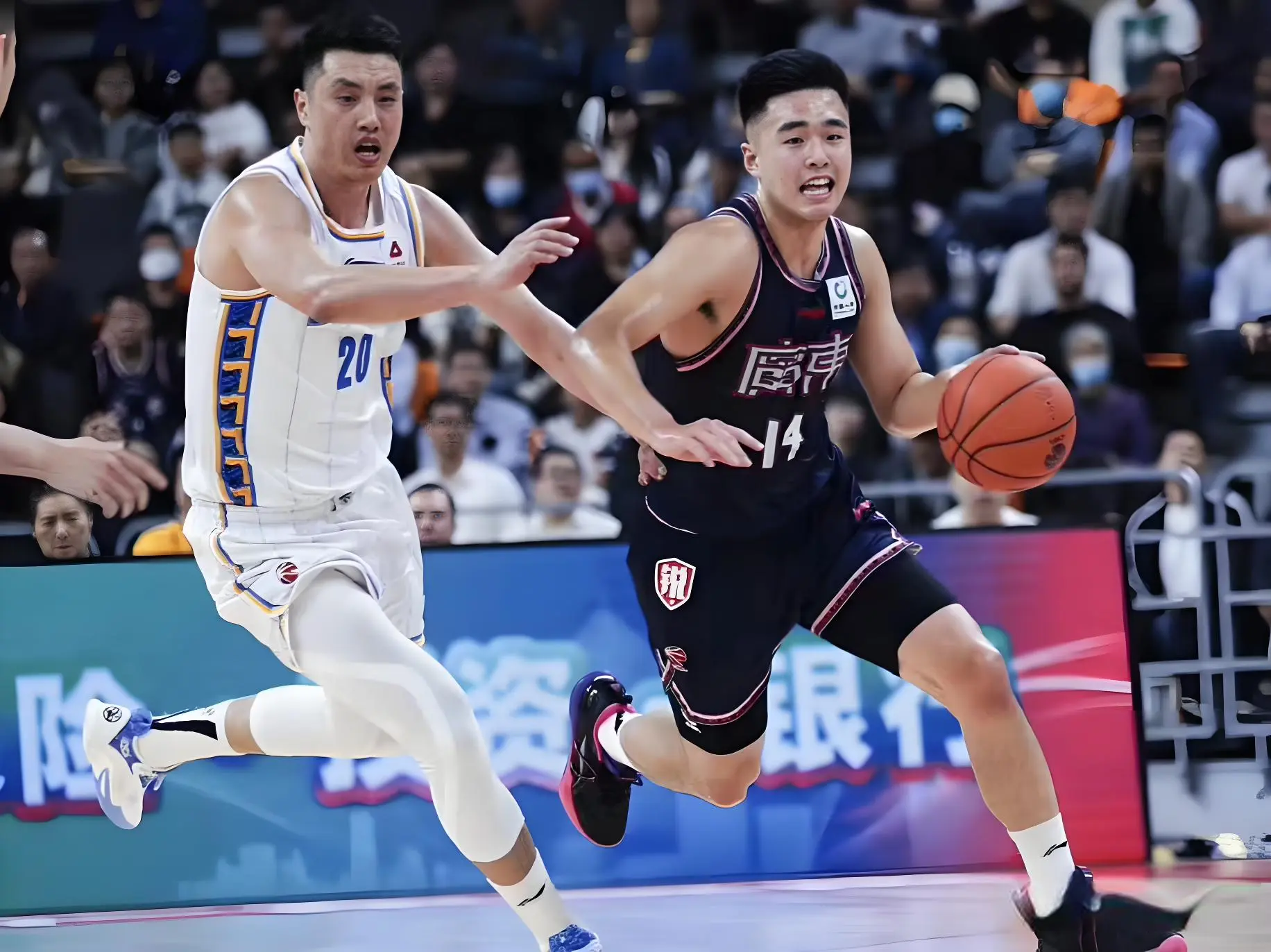 广东3人同到期！二飞再签1年老将合同 徐昕续约陡生变数 朱总头大了