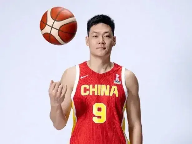 实话实说，CBA表现炸裂但不受郭士强重用就这4人，徐杰不是第1