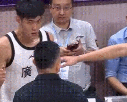 徐昕杜锋正面冲突：两人指着对方一顿输出丨徐昕之后被DNP