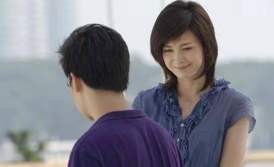 五年恋情被抛弃，他遇真爱幸福满满，她却为富豪梦债台高筑