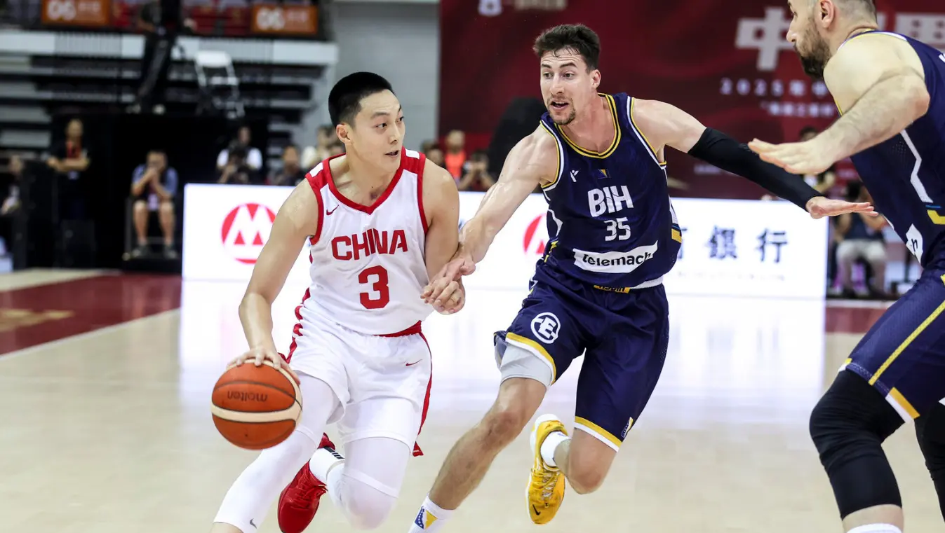 27次失误！胡金秋16+5胡明轩10+6 中国男篮热身赛再胜波黑