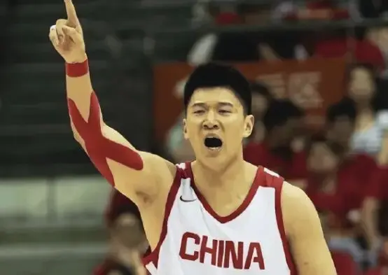 中国男篮3分险胜波黑！胡金秋16+6，王俊杰高效，打的最好的是他