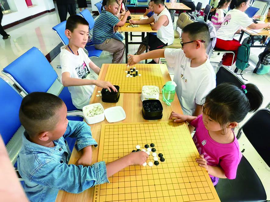 乌兰察布：公益学堂围棋课趣启智慧之旅
