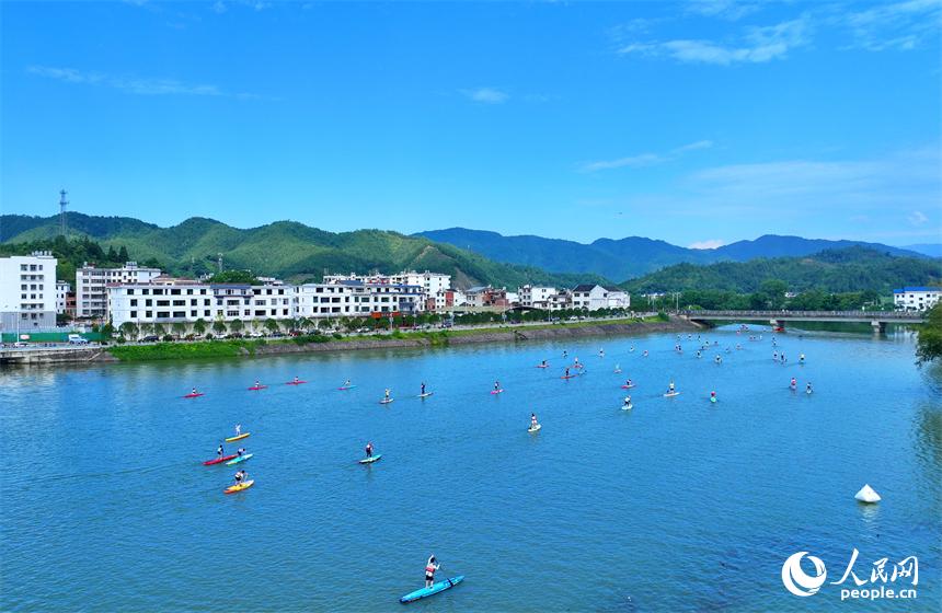 江西崇义：桨板竞技激发赛事经济活力