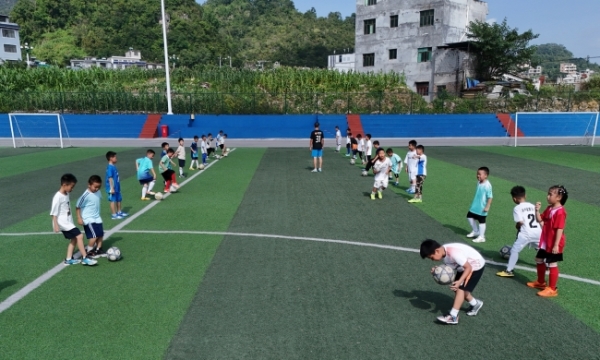贞丰县“推倒围墙”群众乐享健康