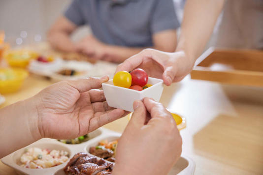 12块吃四个菜，社区食堂正遍地开花？