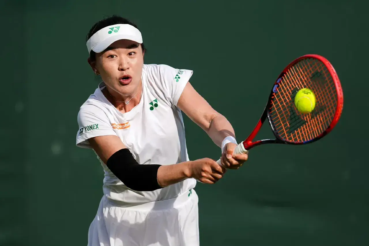2-1大爆冷！恭喜朱琳又赢了：掀翻12号种子，创造一项个人新纪录