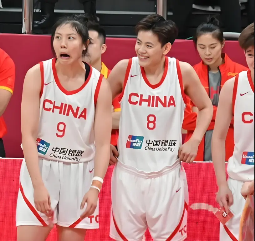 张茹魔幻表现集锦：女篮赛场上的 “犯规艺术家” 与 “三分刺客”