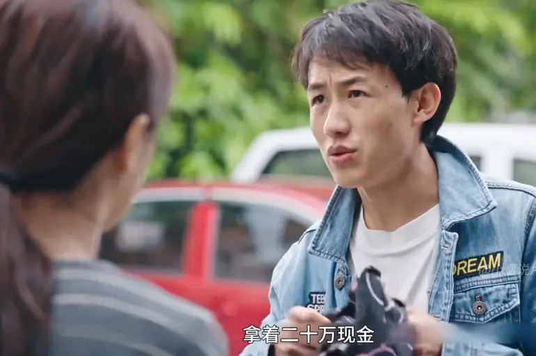 都是央视剧，把《扫毒风暴》和《利剑玫瑰》放一起看，区别很明显