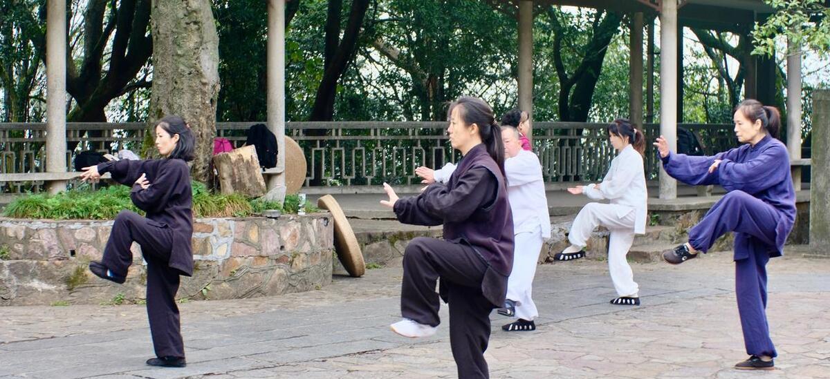 剧烈运动也会伤血管，优雅还能降血压的运动，您一学就会