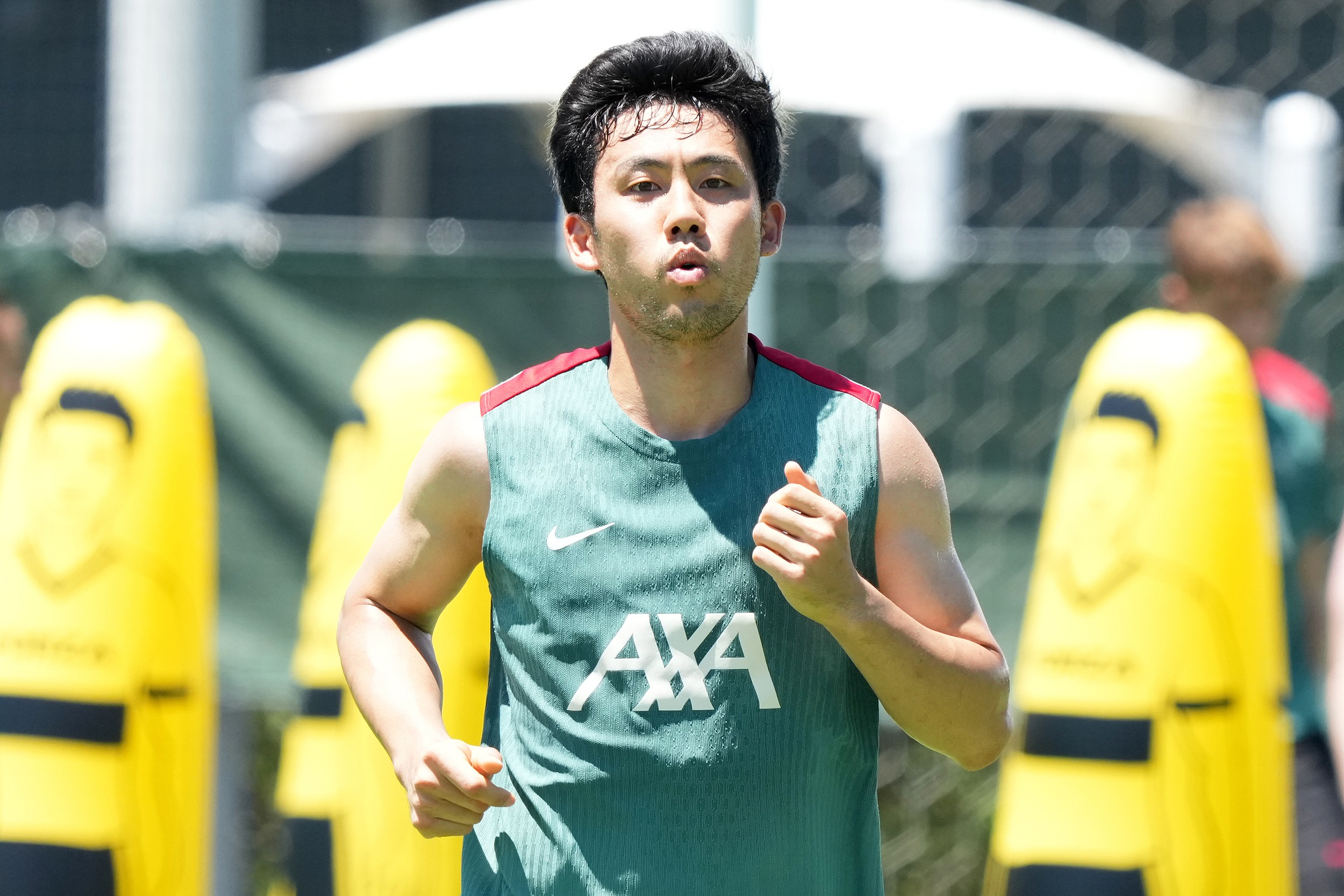 远藤航：新援已很好地融入球队；以利物浦球员身份回家很开心