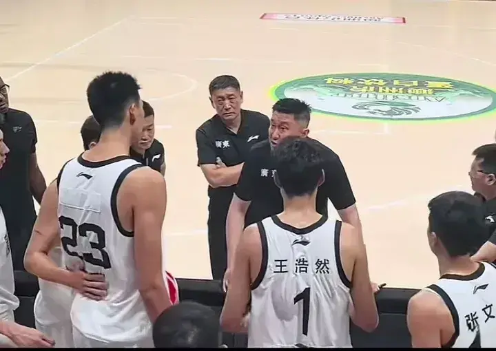 徐昕与杜锋发生冲突，最着急的不是广东男篮，而是数字球迷