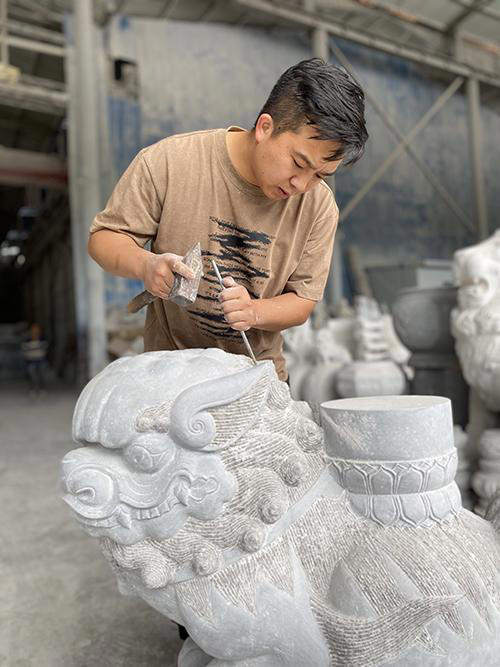 青石雕狮魂匠心守文脉——通海滇南石狮雕刻工艺的传承与创新