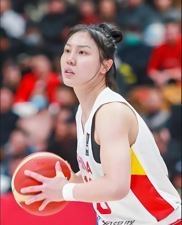 中国女篮的 “反差萌” 排行榜颁奖，张茹绝对能拿着奖杯绕场三圈