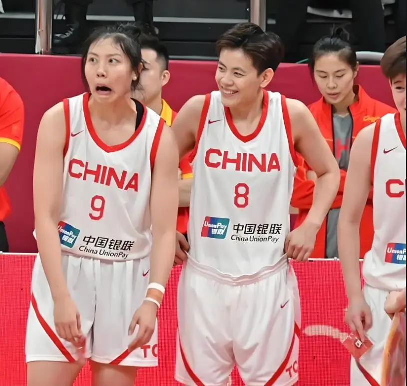 中国女篮的 “反差萌” 排行榜颁奖，张茹绝对能拿着奖杯绕场三圈