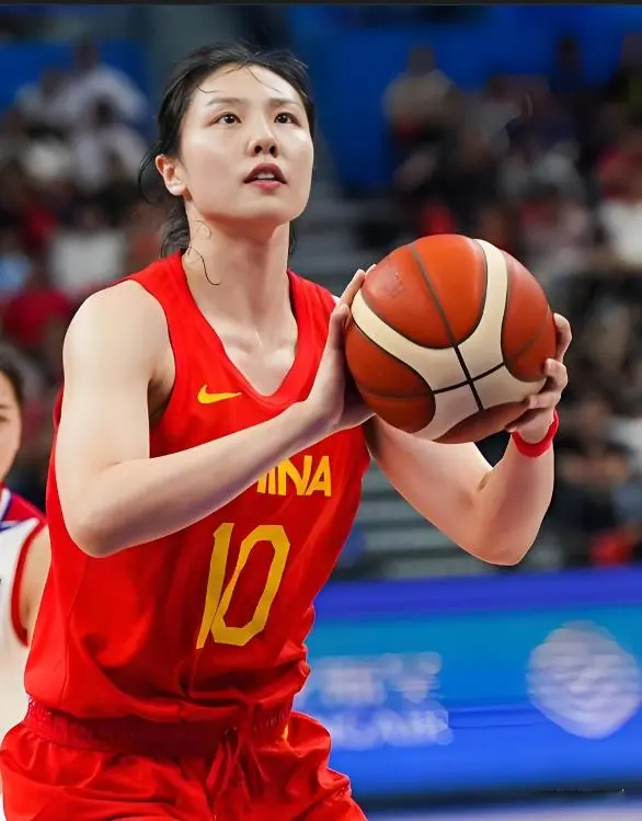 中国女篮的 “反差萌” 排行榜颁奖，张茹绝对能拿着奖杯绕场三圈