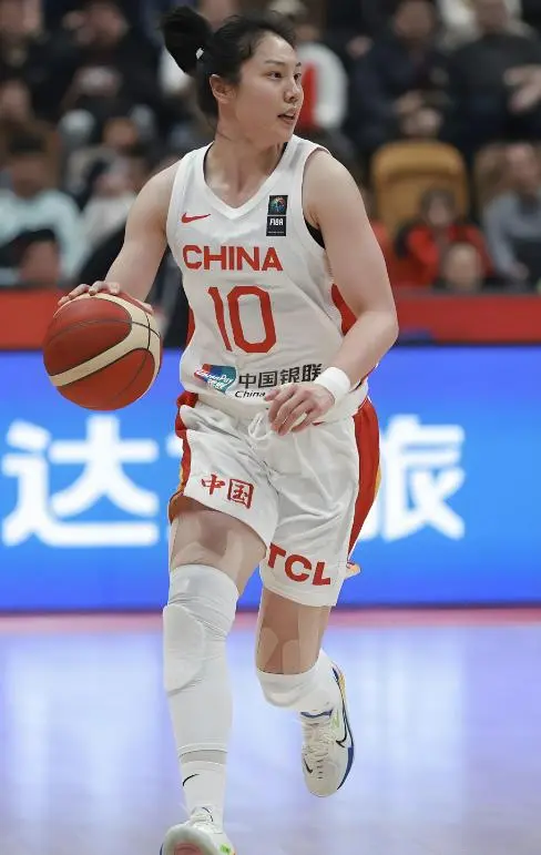 中国女篮的 “反差萌” 排行榜颁奖，张茹绝对能拿着奖杯绕场三圈