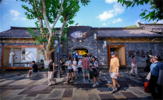 成都宽窄巷子16号院扇博物馆。张越供图