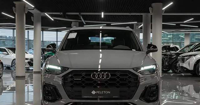 新款奥迪Q5L，造型动感时尚，贯穿式科技大屏，搭载2.0T引擎