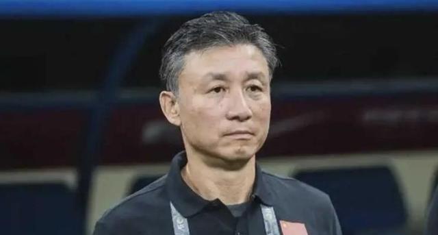 国足新帅人选推荐，46岁的比甲冠军教头值得考虑，曾执教上港