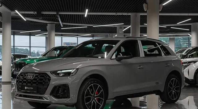 新款奥迪Q5L，造型动感时尚，贯穿式科技大屏，搭载2.0T引擎