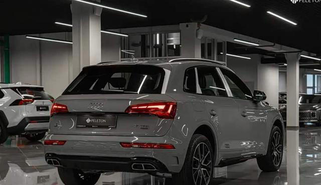 新款奥迪Q5L，造型动感时尚，贯穿式科技大屏，搭载2.0T引擎