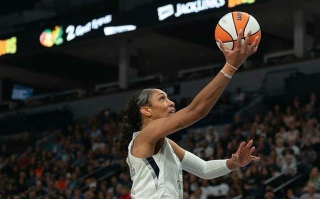 WNBA：阿德巴约女友34+10单节8中8王牌大胜 库里教妹时隔13月复出