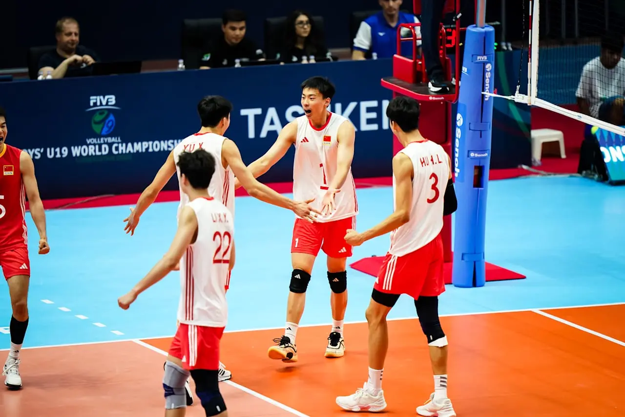 中国男排0-3崩了，失误狂送32分，遭韩国横扫，无缘U19世锦赛八强