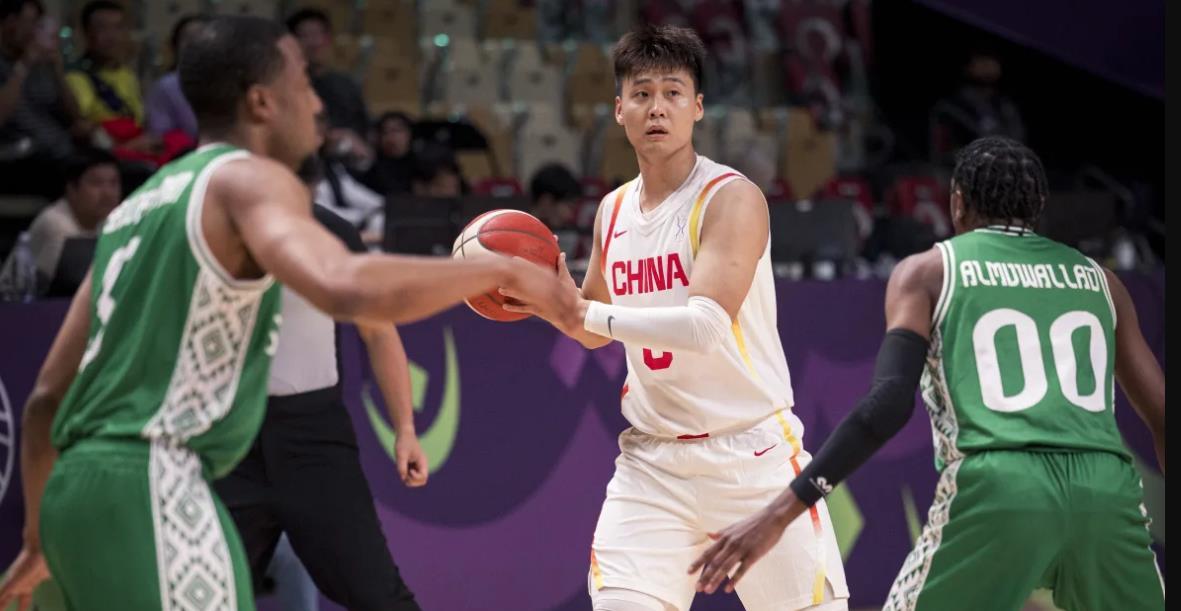 亚洲杯中国男篮险胜沙特原因浮出水面，不是运气，也不是教练