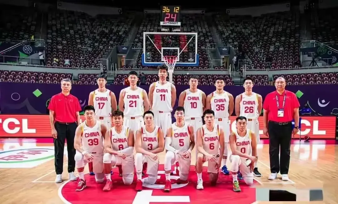 李缘打首发让宫鲁鸣引火烧身，男篮胡明轩打首发郭士强会怎么样？