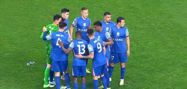 CCTV16直播，申花剑指7分优势，阿马杜踢后卫难挡金靴 海港落下风