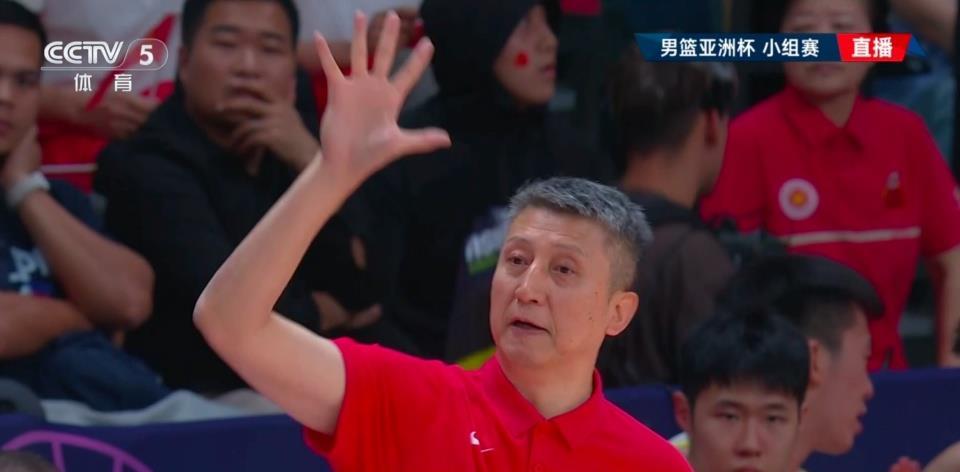 10+4+1，王俊杰为何被郭士强按在替补席？苏群说出真正原因