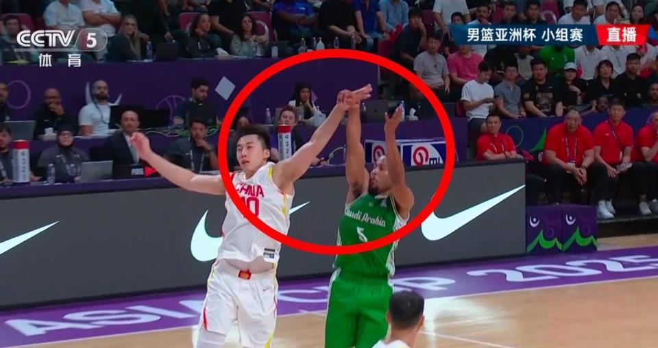 10+4+1，王俊杰为何被郭士强按在替补席？苏群说出真正原因