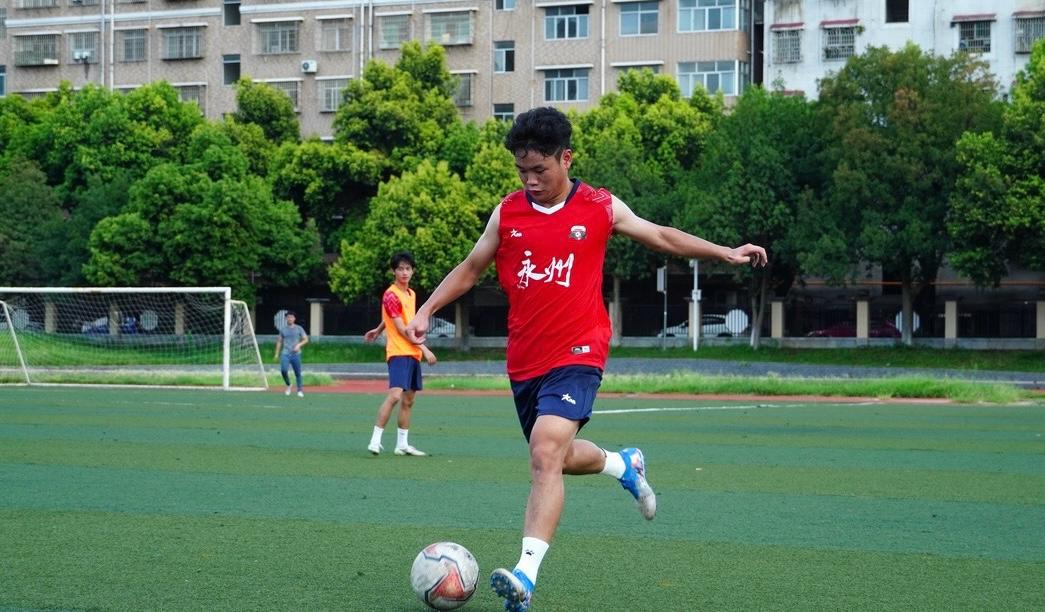 湘超联赛湖南企业家“提前上场”：奖车、定制战袍、征集口号助阵家乡队