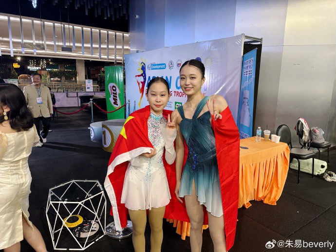 亚洲花样滑冰公开赛：张瑞阳、朱易、许琬笛包揽女单前三
