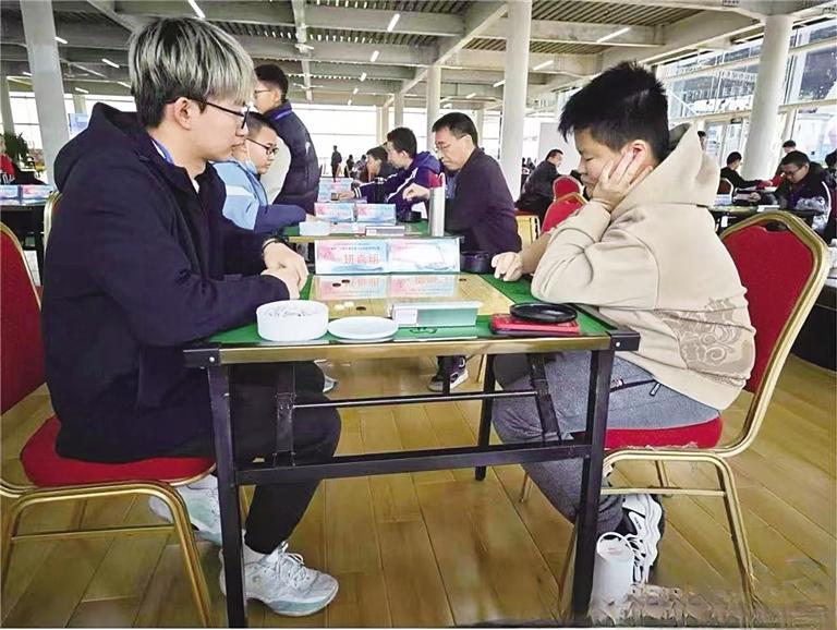 人将诗酒填棋路 天以风霜铸少年